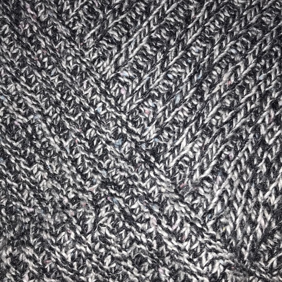 Knitted poncho - Picture 3 of 4